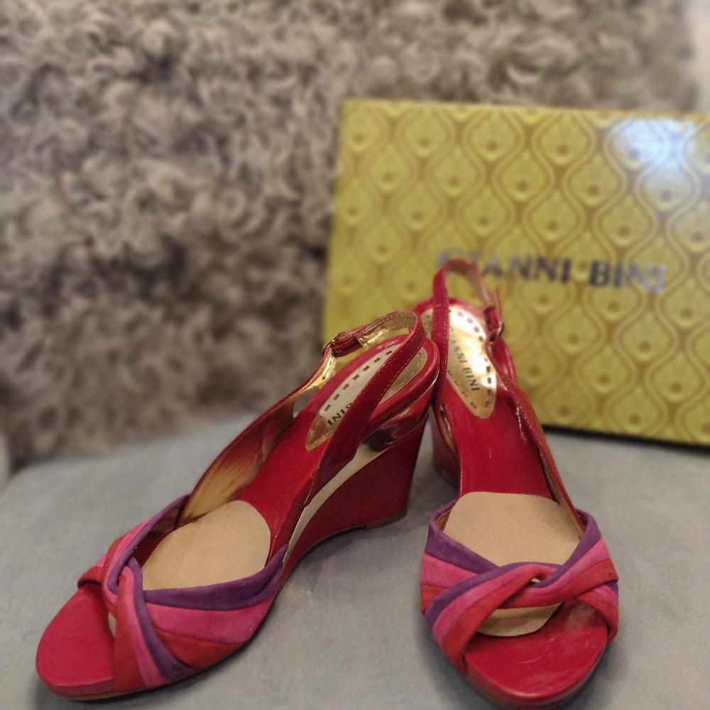 Gianni Bini 7.5 sling back wedge heel - red